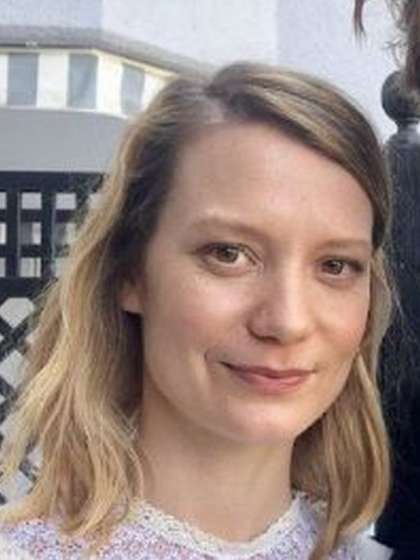 Mia Wasikowska height